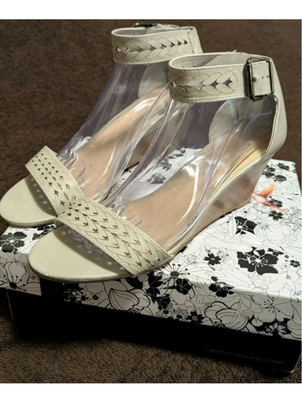 CL by Laundry Tiffanie Wedge Heel Offwhite Women's Size 9.5 Strap Buckle N41